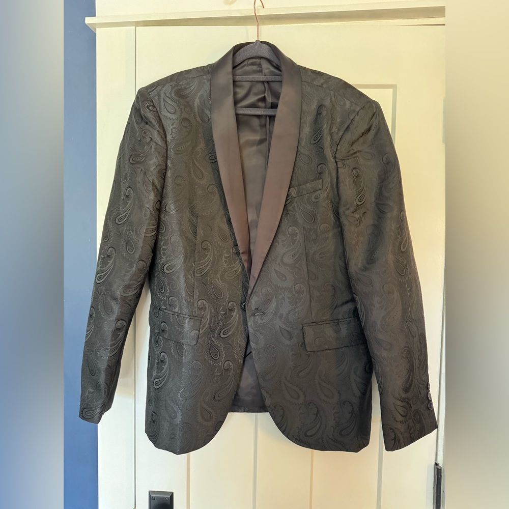 Coofandy Black Paisley Tuxedo Jacket – Size M 🤵🏽‍♂️